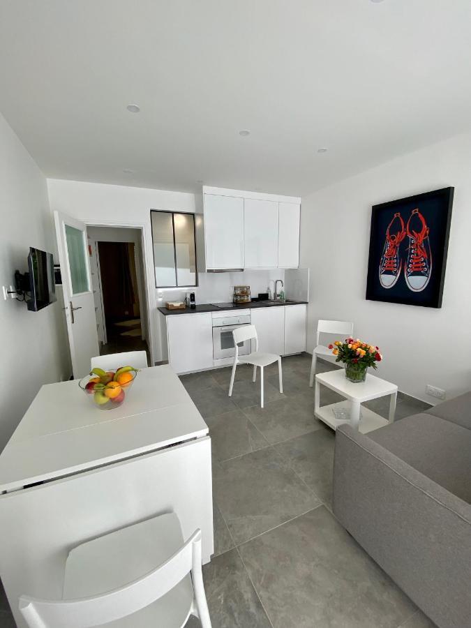 Chez Les Artistes De Menilmontant Apartment Paris Bagian luar foto