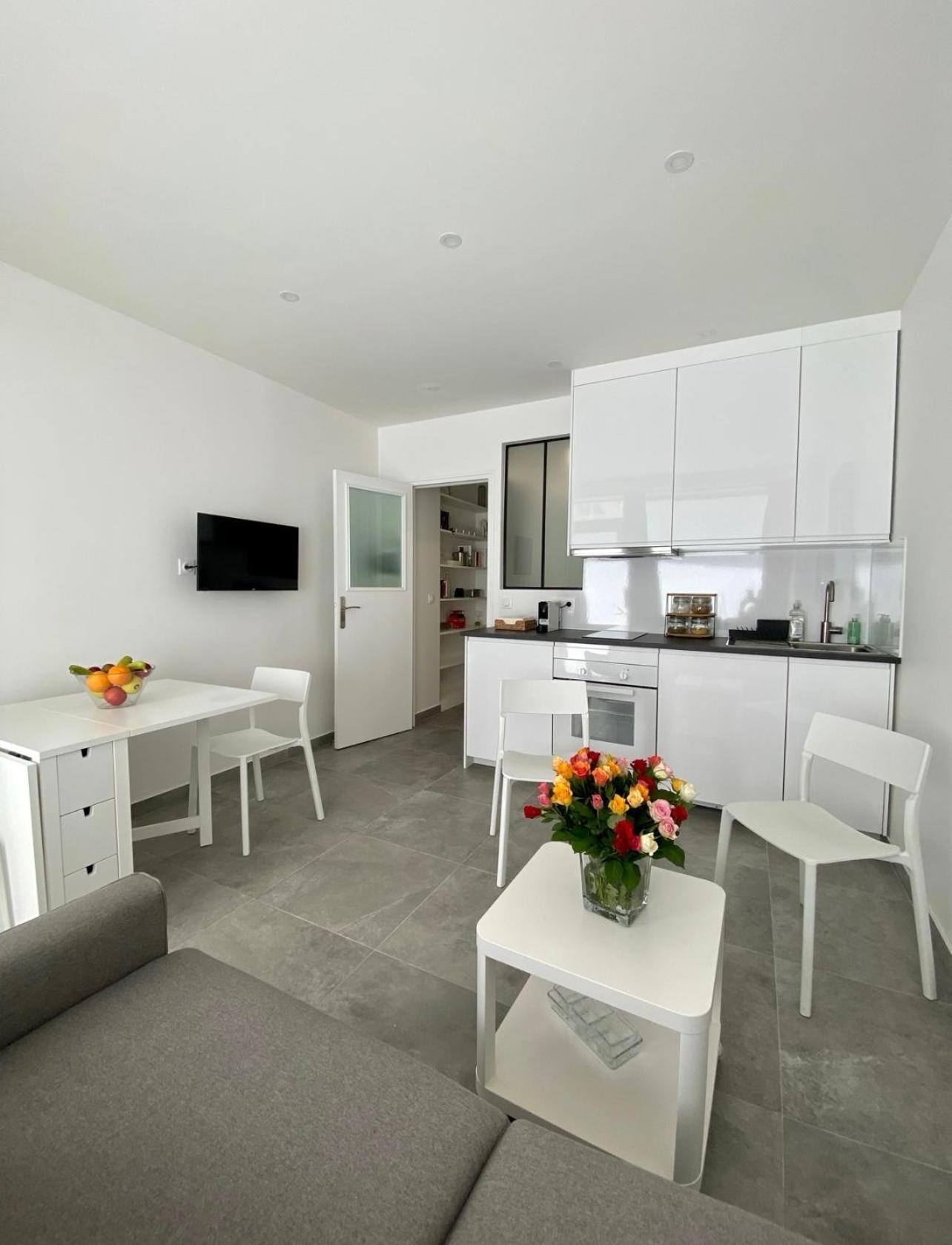 Chez Les Artistes De Menilmontant Apartment Paris Bagian luar foto