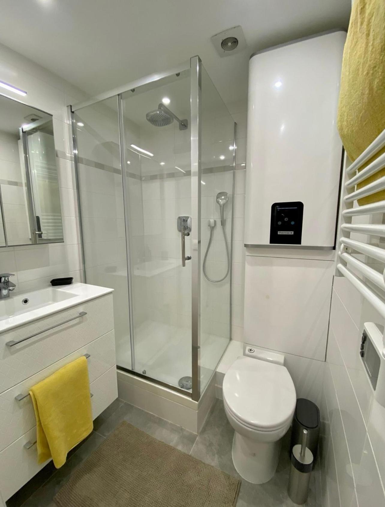 Chez Les Artistes De Menilmontant Apartment Paris Bagian luar foto