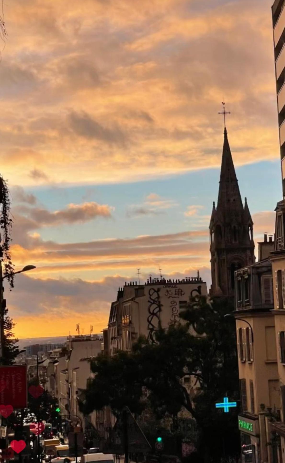 Chez Les Artistes De Menilmontant Apartment Paris Bagian luar foto