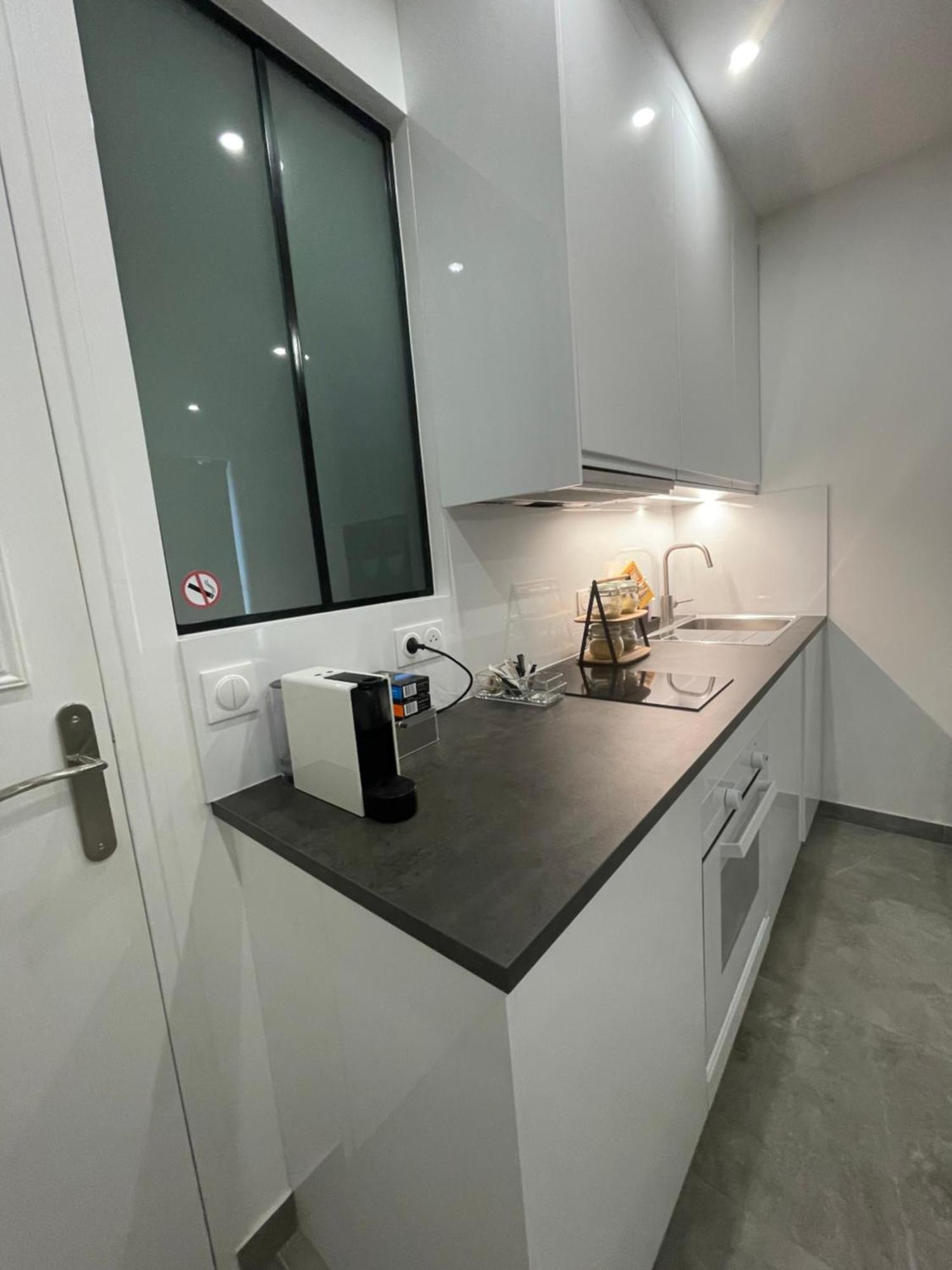 Chez Les Artistes De Menilmontant Apartment Paris Bagian luar foto