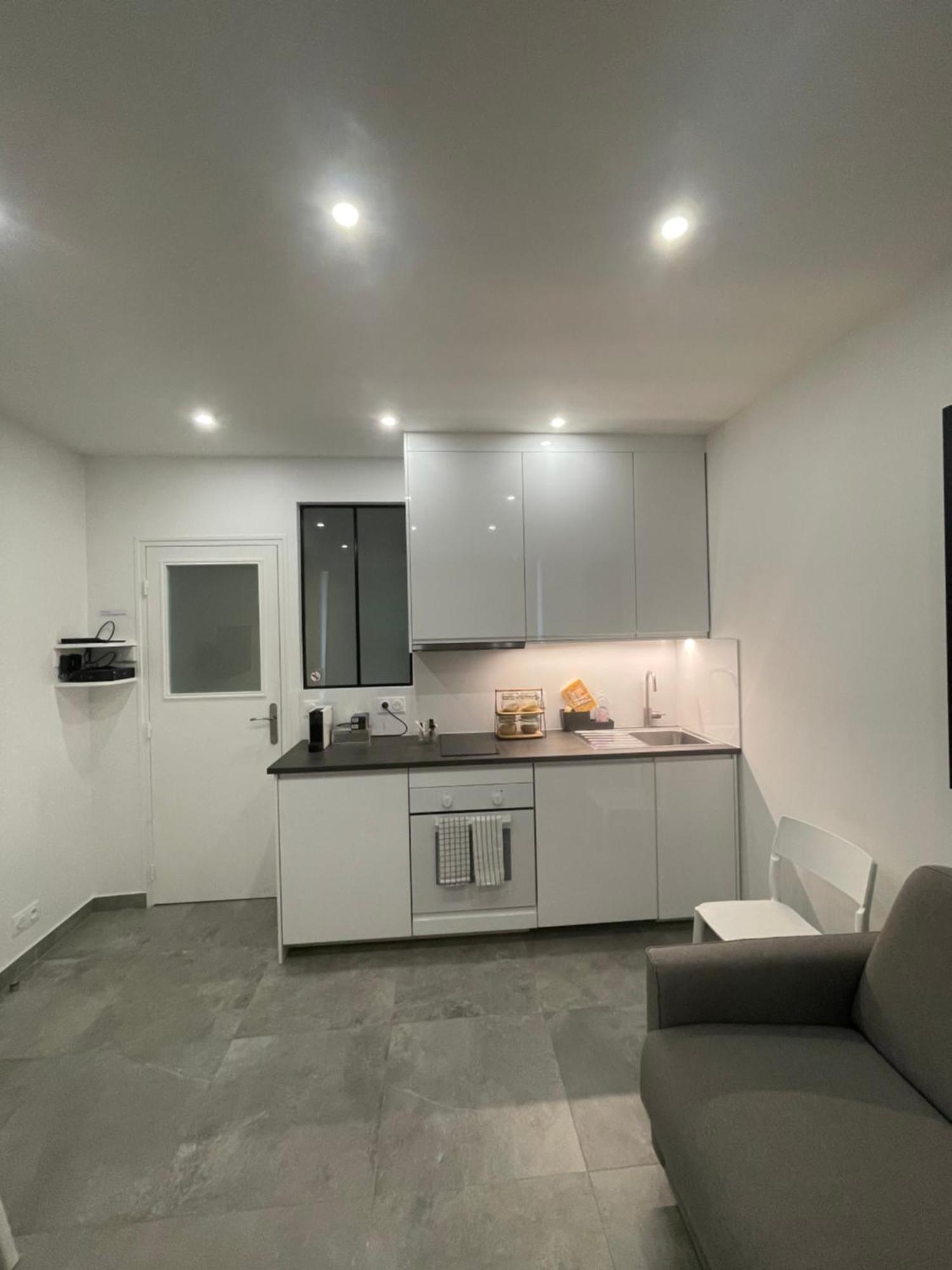 Chez Les Artistes De Menilmontant Apartment Paris Bagian luar foto
